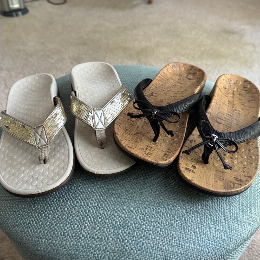 Vionic Cassie flip flops Lot of two size 8